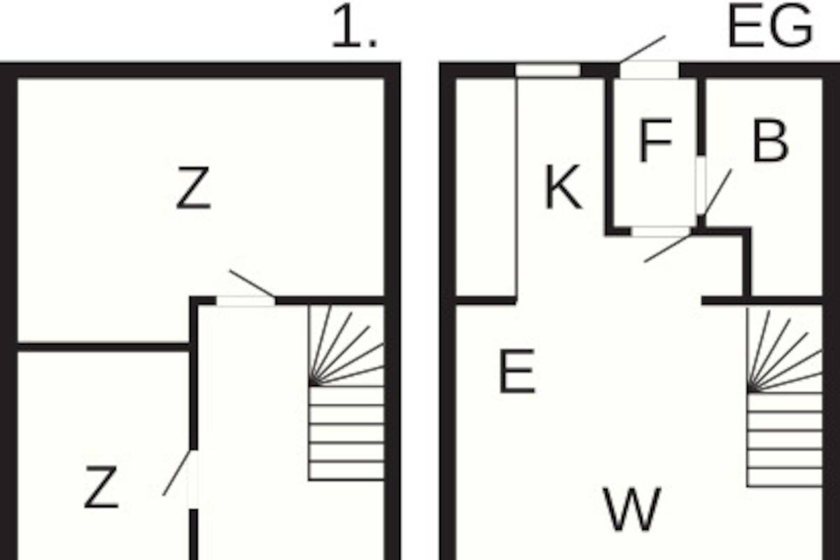 Zwei Grundrisse mit beschrifteten Räumen Z, K, E, W und TE, inklusive Treppenhäusern und einem Kompass, der die Himmelsrichtungen anzeigt.