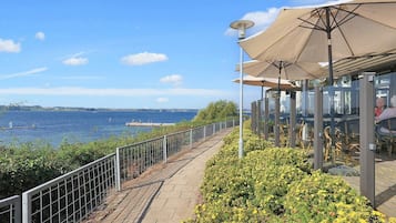 Elite-Apartment, 3 Schlafzimmer | Blick auf das Wasser