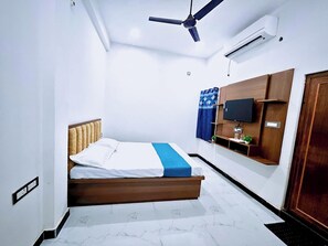 Deluxe Double Room, City View - VaranasiHomestay Aakriti nrKorean temple (Khajuhi)