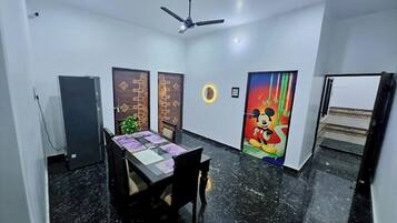 Quarto casal standard, vista para a cidade | Escrivaninha, Wi-Fi de cortesia