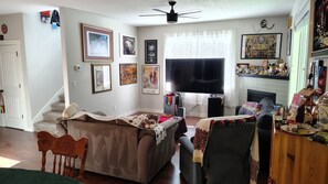 Smart TV, lareira, videogames, DVD player