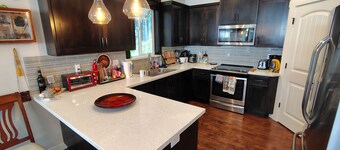 Art filled and spacious 4-bedroom, 2-office house with private yard in Vancouver