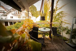 Outdoor dining - Landhaus Goldenes Kreuz  (Leutkirch im Allgäu)