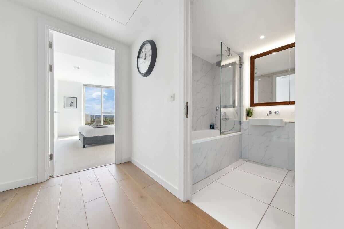 Shower, hair dryer, towels, shampoo