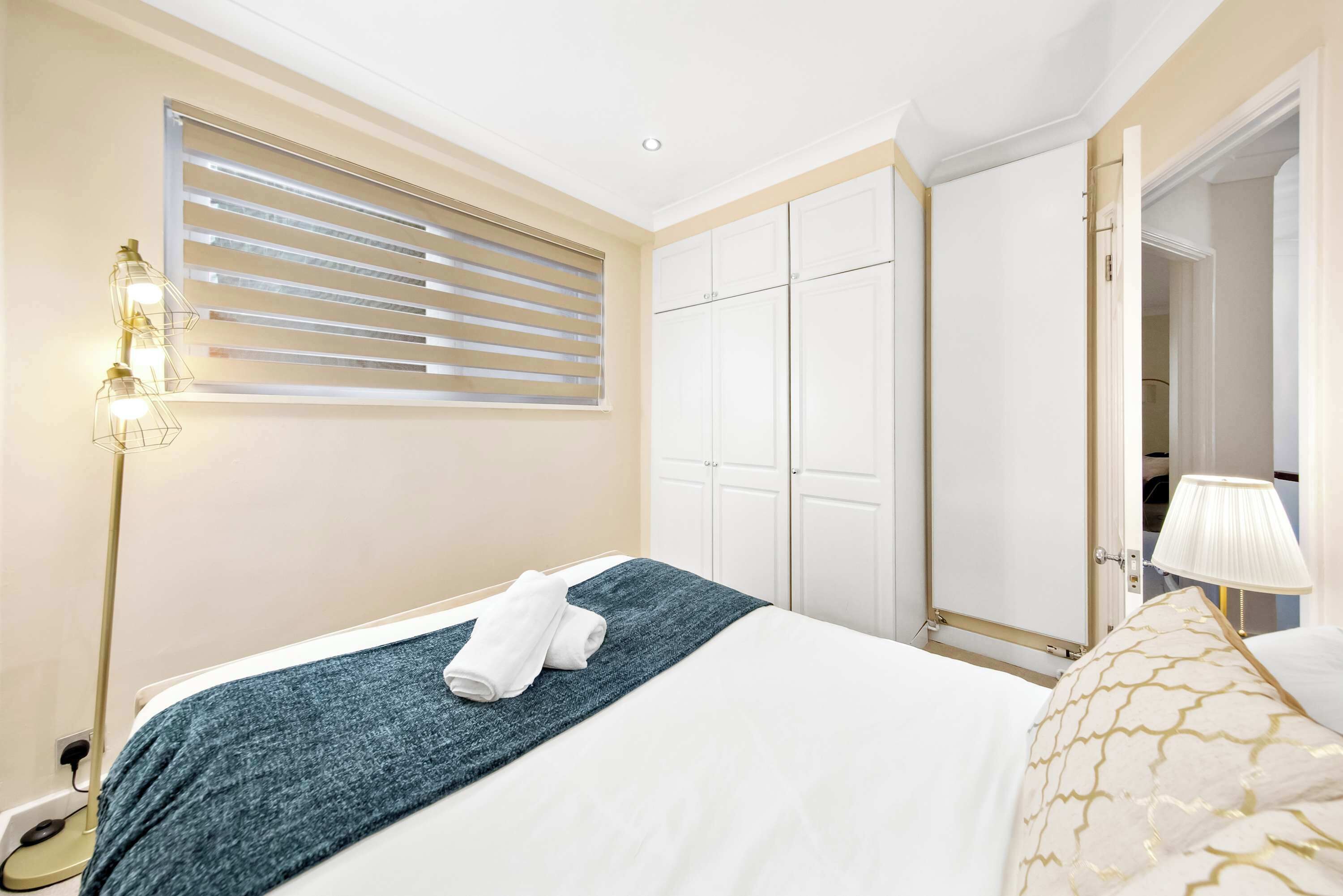4 habitaciones, escritorio, tabla de planchar con plancha y wifi 
