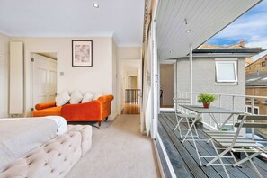Outdoor dining - HUGE Knightsbridge 4BR Harrods HQ for 11 with Balcony, Gated Parking Acess, Unmissable Family Luxury (London)