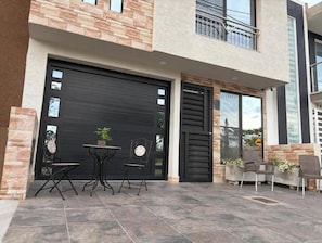 Outdoor dining - "Refugio en Buga: Beautiful and quiet house. Create unforgettable moments".  (Guadalajara de Buga)