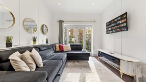 TV, offices - Notting Hill Neighbour - 2BR Designer Stay (Greater London)