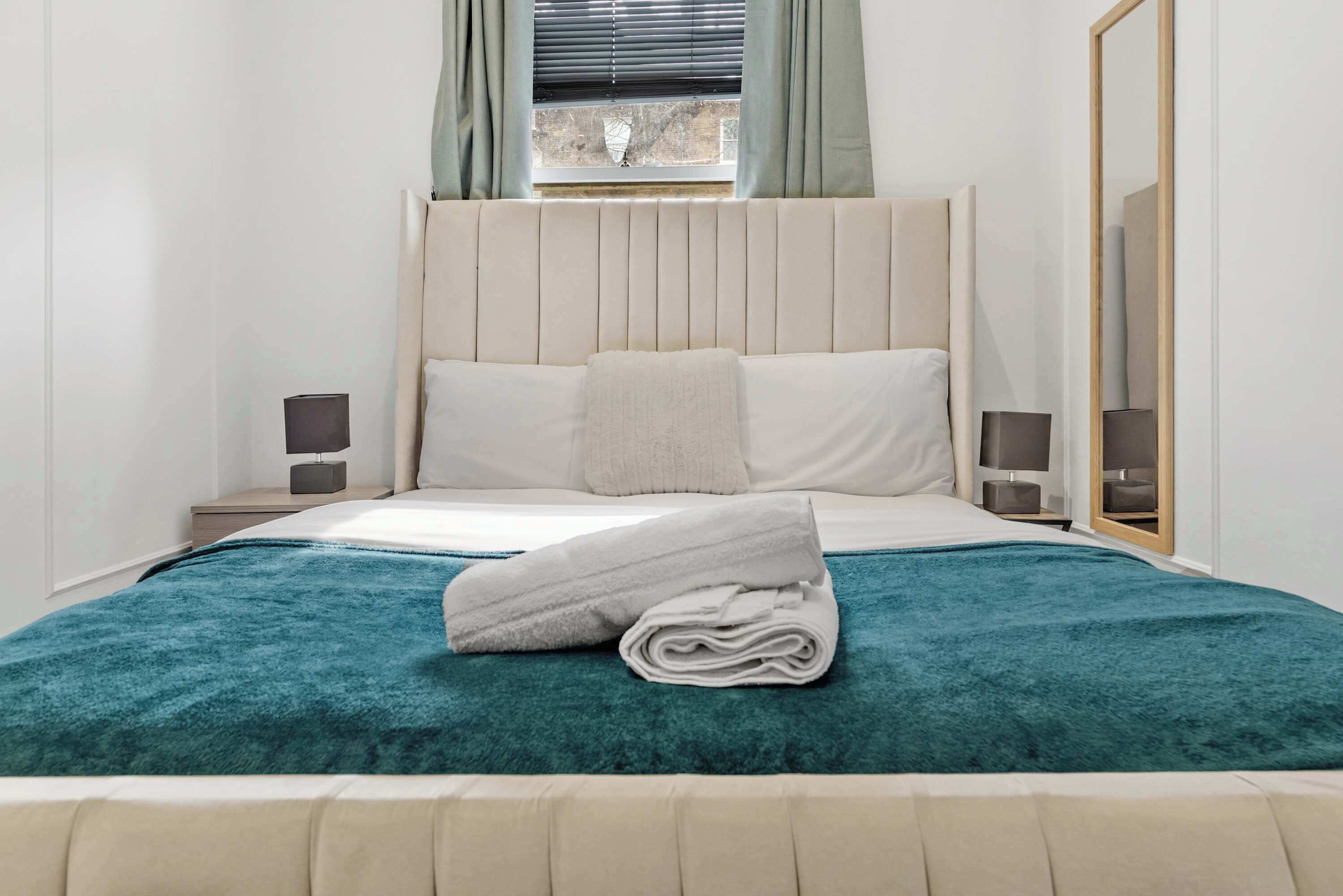 2 slaapkamers, een bureau, een strijkplank/strijkijzer, wifi