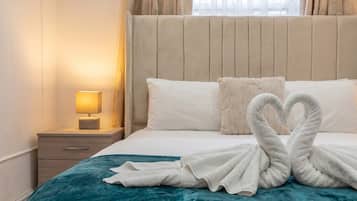 Desk, iron/ironing board, WiFi, bed sheets