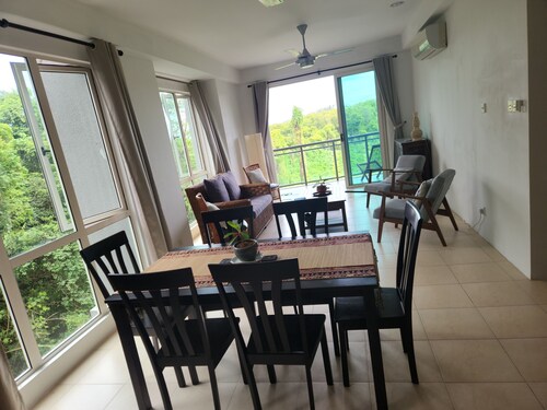 Awesome 3-bedroom apartment Kuching with AC and gym