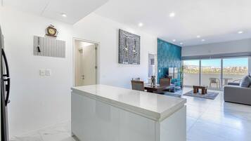 Apartamento, várias camas, vista para a cidade (Marea Los Cabos Fragata 404) | Parte interna