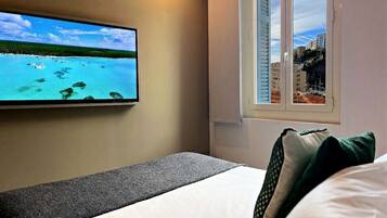 Basic Studio, Air conditioning, City View | In-room safe, iron/ironing board, free WiFi