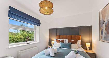 Modern Northwich 3 Bed, Sleeps 6 with FREE Parking