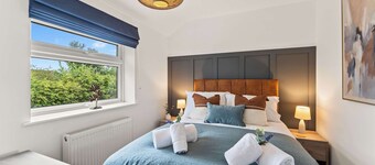 Modern Northwich 3 Bed, Sleeps 6 with FREE Parking