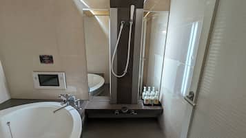 Phòng đôi Tiêu chuẩn | Phòng tắm | Vòi sen/bồn tắm kết hợp, đồ dùng nhà tắm miễn phí, máy sấy tóc