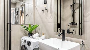 Apartment | Bathroom | Hair dryer, towels, soap, shampoo