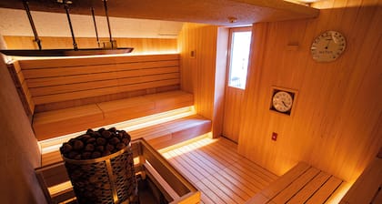 Yuya Tenjin - Hostel