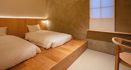 Yuya Tenjin - Hostel