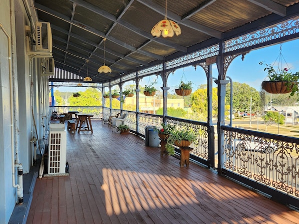 Outdoor dining - Hotel Cecil Wondai (Wondai)
