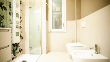 Chambre Double pour 1 personne | Salle de bain | Douche, sèche-cheveux, serviettes fournies, savon
