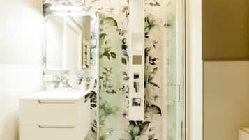 Basic-Doppelzimmer zur Einzelnutzung | Badezimmer | Dusche, Haartrockner, Handtücher, Seife