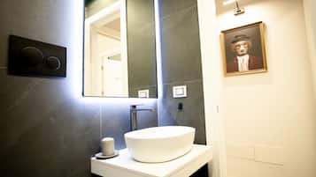 Classic Double Room | Bathroom | Shower, hair dryer, towels, soap
