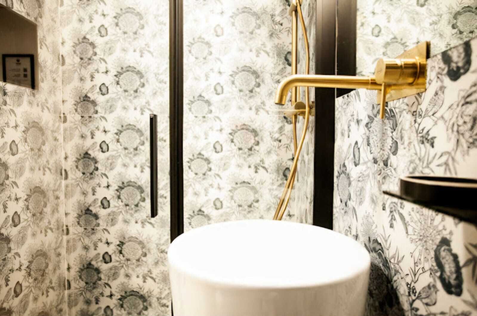 Tripla Comfort, balcone | Bagno | Doccia, asciugacapelli, asciugamani, sapone