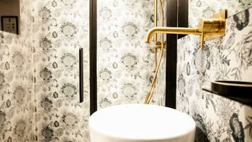 Comfort Triple Room, Balcony | Bathroom | Shower, hair dryer, towels, soap