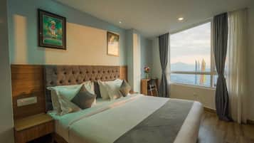 Suite | Desk, laptop workspace, free WiFi, bed sheets