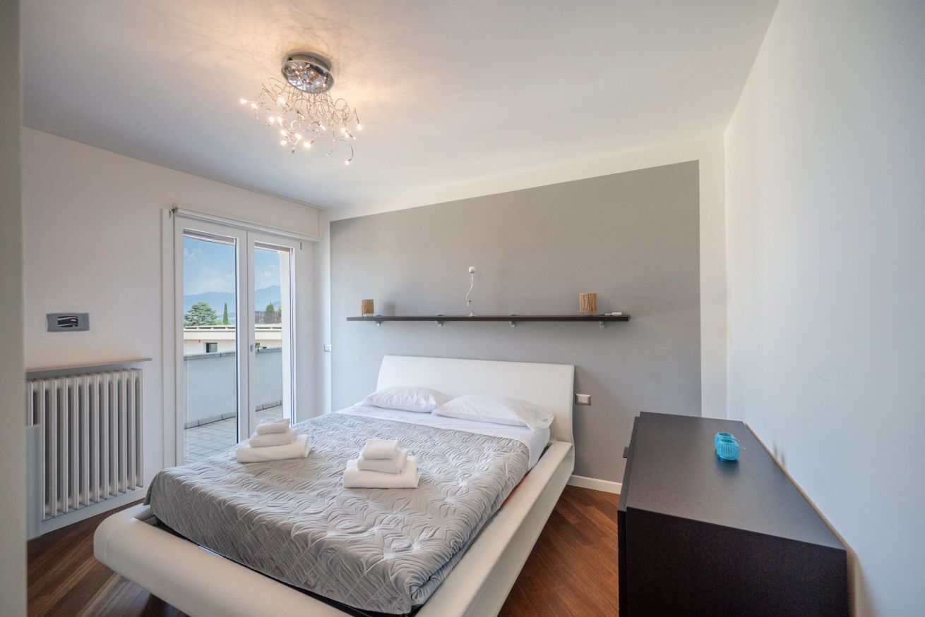 2 Schlafzimmer, Bügeleisen/Bügelbrett