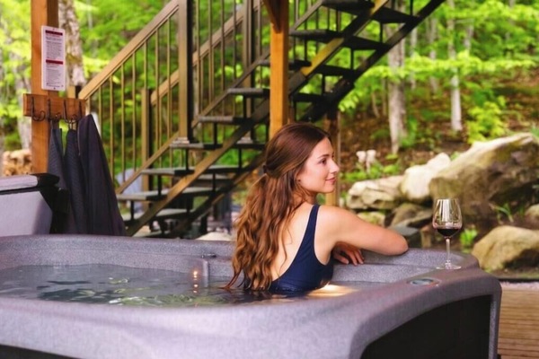 Outdoor spa tub
