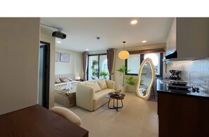 Premium bedding, down duvets, memory-foam beds, free minibar - Cưng Homestay SG (Thanh pho Ho Chi Minh)