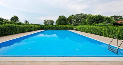 Villa Lucrezia – 4 Schlafplätze in Bardolino, Gardasee – Pool, Garten, Parkplatz, Haustiere