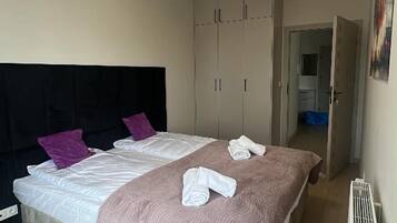Deluxe Studio Suite, Courtyard View | Iron/ironing board, free WiFi