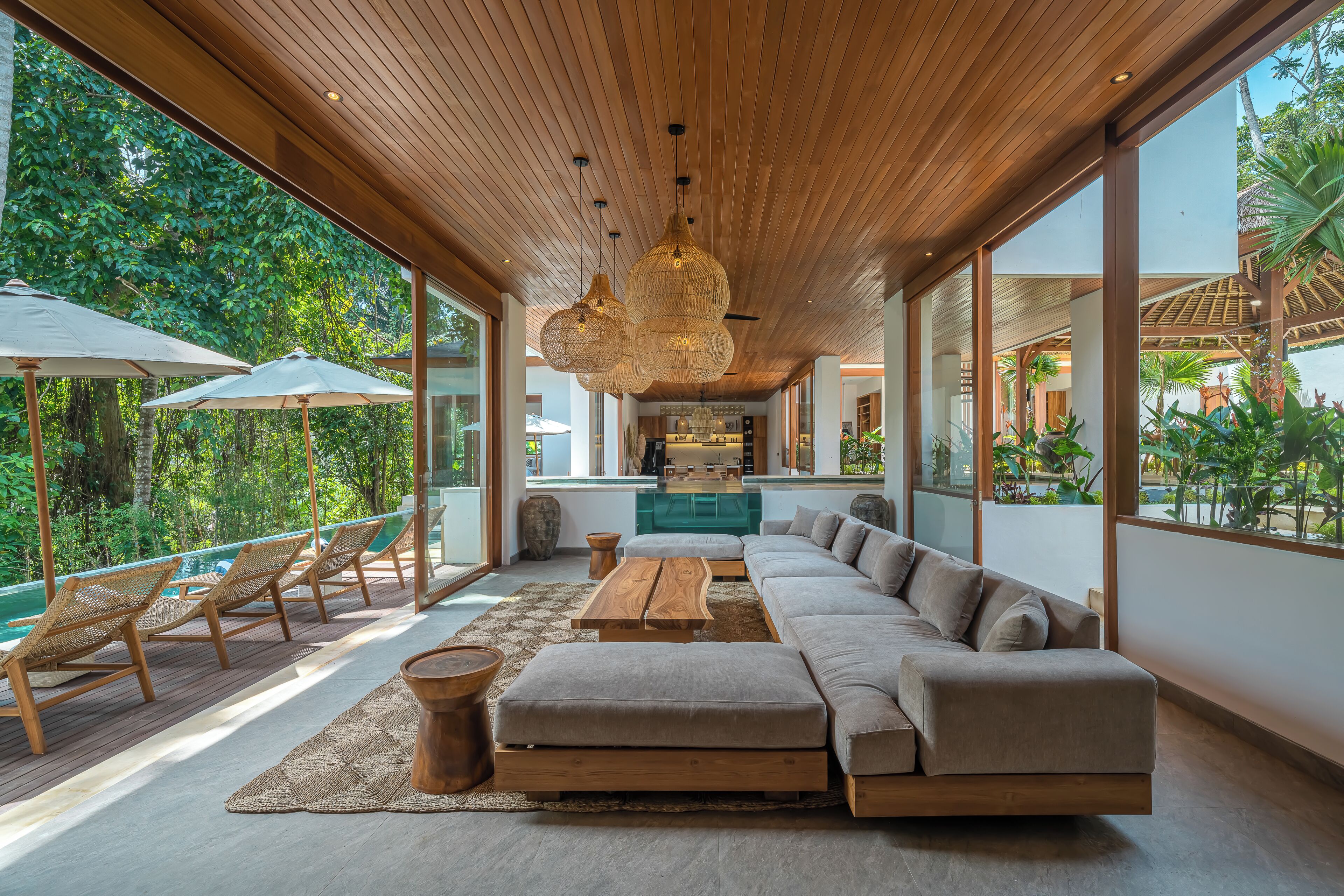 Chilling Monkeys - 6 Bedrooms | Living area | 34-inch Smart TV with satellite channels