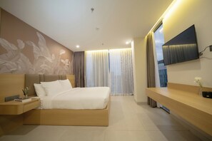 Executive Double Room, 1 King Bed, River View | Free WiFi - Y Hotel Phan Dinh Phung (Can Tho)