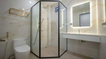 Superior Single Room | Bilik Mandi | Pancuran mandi, pengering rambut, tuala disediakan, sabun