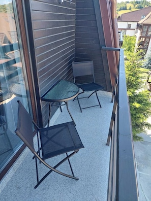 Minibar, caja fuerte, cortinas opacas y sistema de insonorización