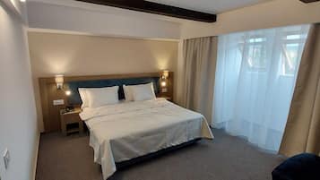 Basic Double Room | Minibar, in-room safe, blackout curtains, soundproofing