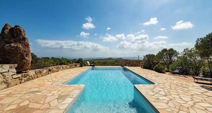 Villa Bellavista - Oasis with Pool, surrounded by greenery and Breathtaking Sunrises