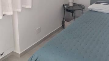 2 Schlafzimmer, Bügeleisen/Bügelbrett, Bettwäsche