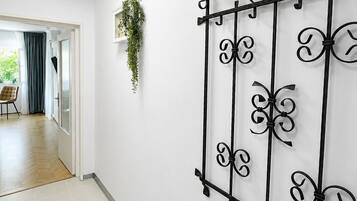 Luxury Studio, 1 Queen Bed, Non Smoking | Interior
