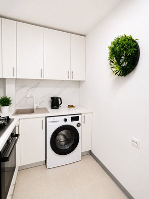 Luxury-Studio, 1 Queen-Bett, Nichtraucher | Eigene Kochnische | Großer Kühlschrank, Ofen, Herdplatte, Kochgeschirr/Geschirr/Besteck