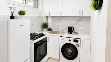 Luxury Studio, 1 Queen Bed, Non Smoking | Private kitchenette | Full-size fridge, oven, stovetop, cookware/dishes/utensils