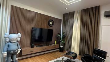 Deluxe Apartment, Balcony, City View | Interior