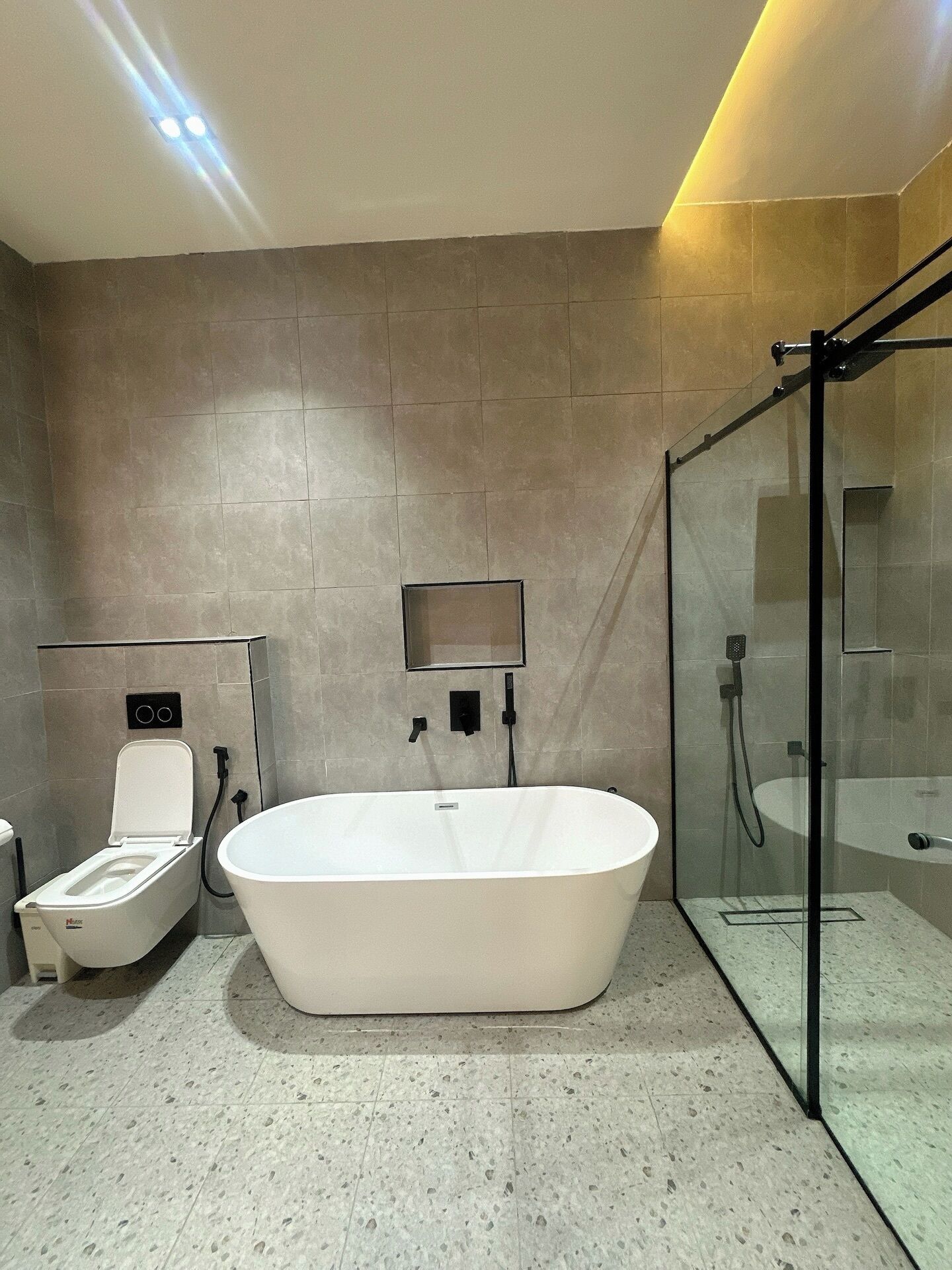 Deluxe Apartment, Balcony, City View | Bathroom