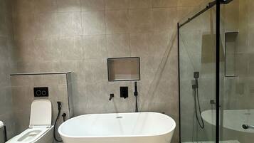 Deluxe Apartment, Balcony, City View | Bathroom