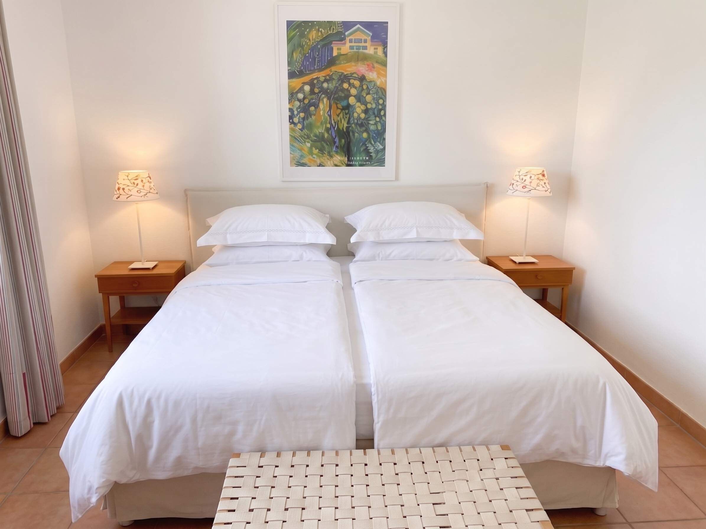 Travel cot, WiFi