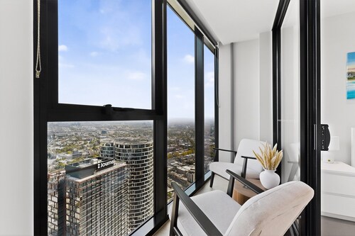 City-view 1-bed Retreat Near Queen Vic